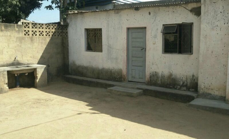 Arrenda+se+Está+Casa+Tipo1+Energia+Independente+Em+Khogolote+há+2500