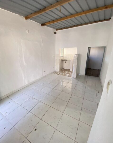 ARRENDA+se+casa+T2+com+tudo+dentro+cobertura+chapa+tecto+falso+no+bairro+Polana+caniço+paragem+Soveste+super+independente+