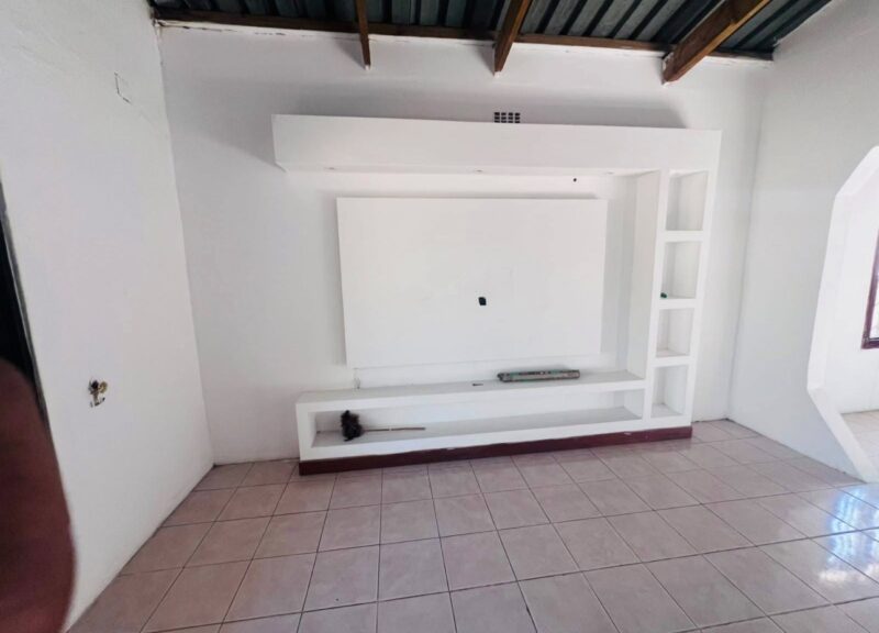 Bairro Mahotas , paragem Michael 3min da estrada