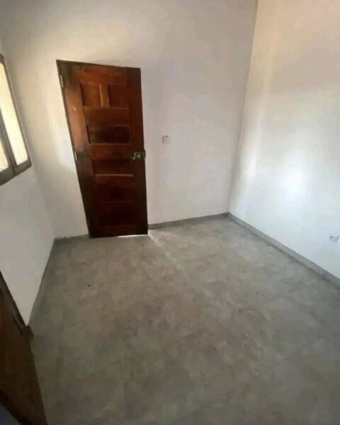 Arrenda-se Casa Tipo1 Num Condomínio Entre Inquilinos Á 5 Minutos Da Paragem