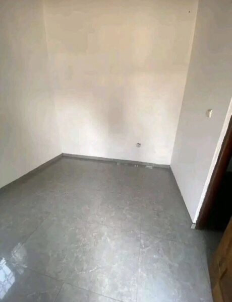 Arrenda-se Casa Tipo1 Num Condomínio Entre Inquilinos Á 5 Minutos Da Paragem