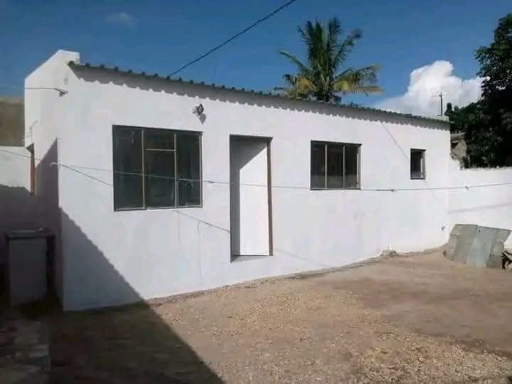 🏠ARRENDA SE TIPO 1 em direção a LIBERDADE- paragem cavalo branco 3min da paragem