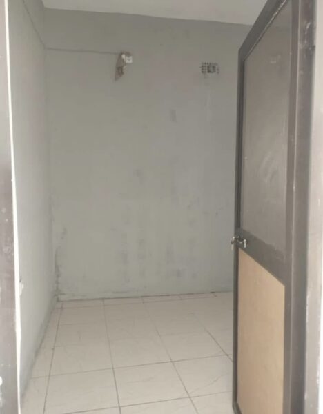 *Aluga-se Dep T2 Placa na cmc bar dos Amigos Condomínio privado entre inquilinos*