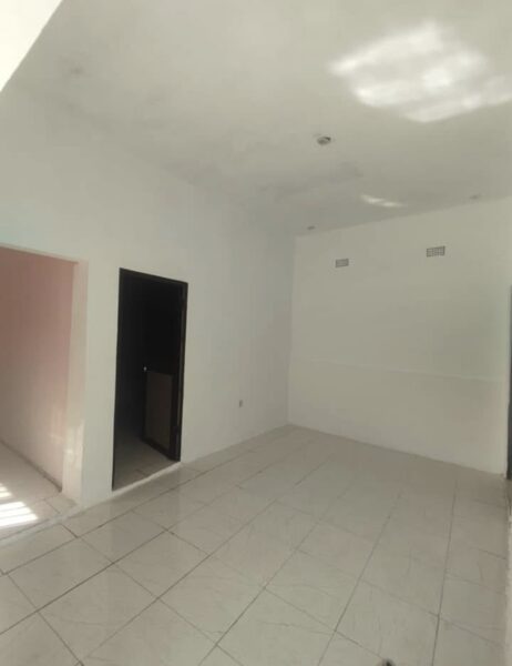 *Aluga-se Dep T2 Placa na cmc bar dos Amigos Condomínio privado entre inquilinos*