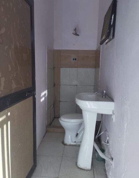 *Aluga-se Dep T2 Placa na cmc bar dos Amigos Condomínio privado entre inquilinos*
