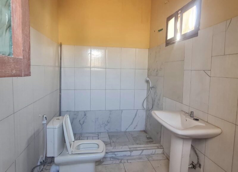 Arrenda-se Casa T2 –no condomínio de 2 casas no Guava, Paragem portão preto.