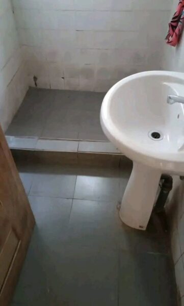 ARRENDA-SE CASA T2 MIN INDEPENDENTE– MAGONINE CMC