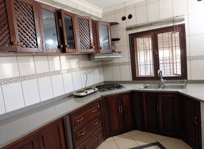 Arrenda-se T2 placa com suite num condomínio de 3 casas, Em magoanine depois da primeira longa,paragem Laurentina pra quem vai a cmc