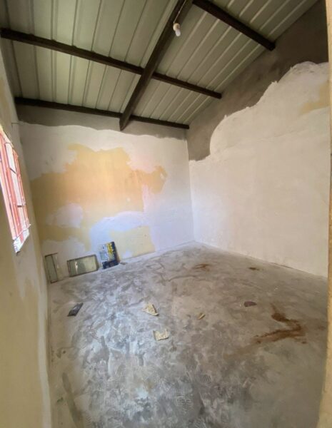 ARRENDA-SE CASA T1 NO BAIRRO DAS MAHOTAS AV.DOM ALEXANDRE PARAGEM GUEBO