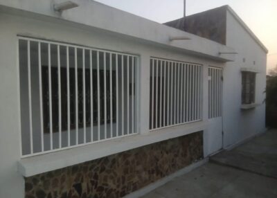 🇲🇿Arrenda-se excelente casa tipo4 independente na rotunda da cmc (circular) numa localização perfeita a 1minutinho da estrada..