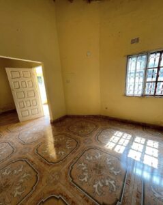 *ARENDA-SE EXCELENTE CASA T3 NUM COMDOMINIO DE DUAS CASAS EM LAULANE PROXIMO AO MERCADO LAULANE*