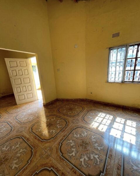 *ARENDA-SE EXCELENTE CASA T3 NUM COMDOMINIO DE DUAS CASAS EM LAULANE PROXIMO AO MERCADO LAULANE*