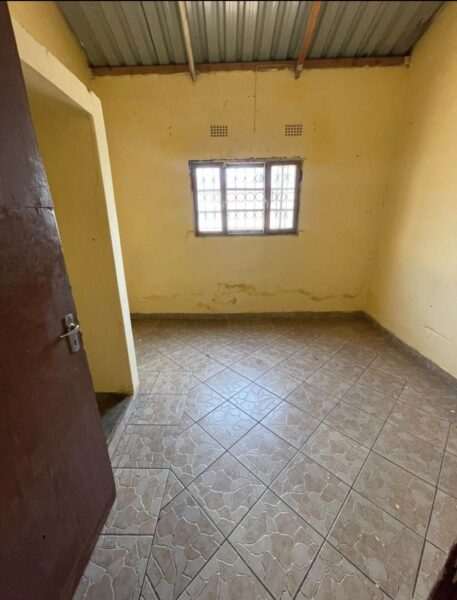 *ARENDA-SE EXCELENTE CASA T3 NUM COMDOMINIO DE DUAS CASAS EM LAULANE PROXIMO AO MERCADO LAULANE*