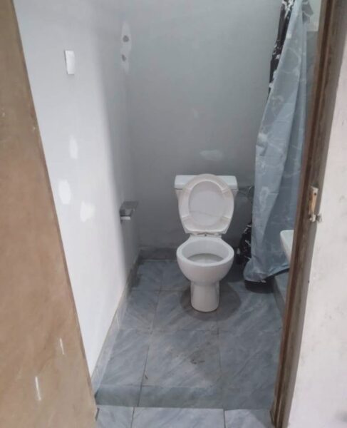 Arrenda-se Quarto Suite, condomínio entre inquilino no bairro magoanine, 1 min da estrada._