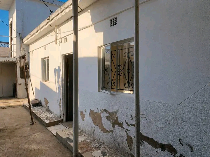 ARRENDA-SE CASA TIPO 1