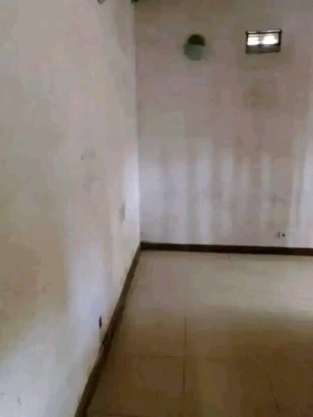 🔥 ARRENDA-SE CASA TIPO 2 COMPLETA — RUA DAS FLORES 🔥