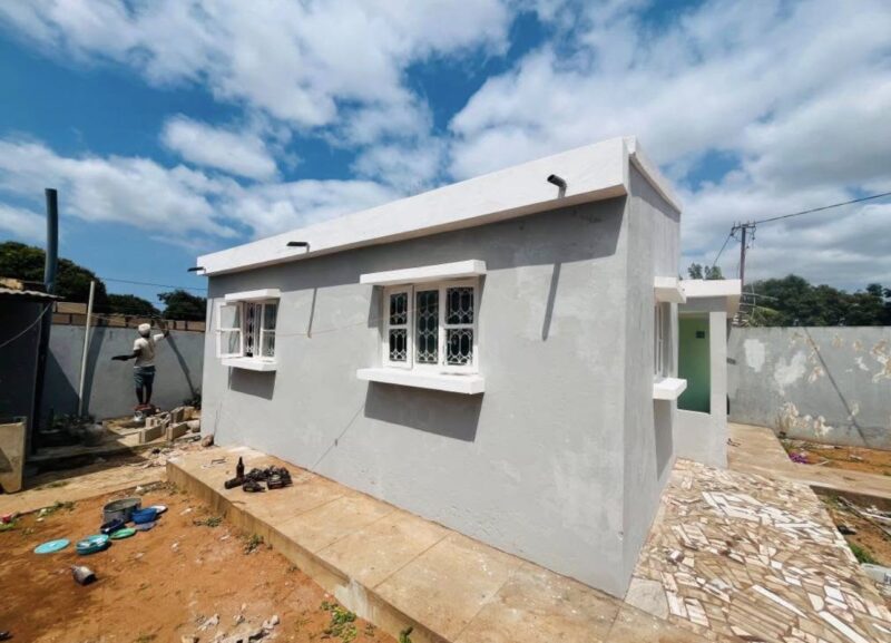 🏠 ARRENDA SE CASA T2 BAIRRO MAGOANINE CMC -INDEPENDENTE- PARAGEM RUA 9 A 1 MINUTOS ESTRADA