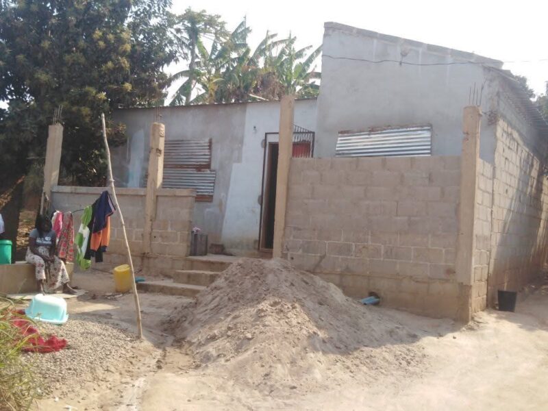 VENDE-SE ESTÁ CASA TIPO-2