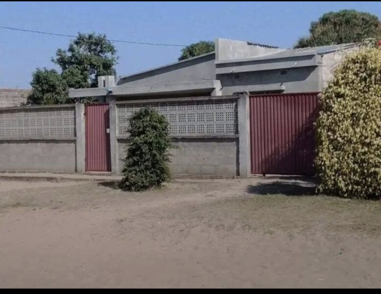 Vende-se CASA TIPO 3