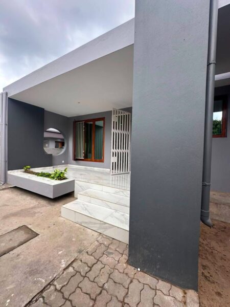 Arrenda-Se Luxuosa Moradia Tipo 2