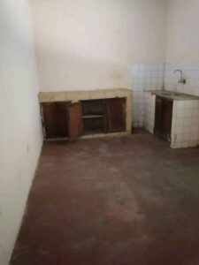 Alugasse essa casa tipo3 independente próximo a jardim dos namorados a beira da estrada quelimane