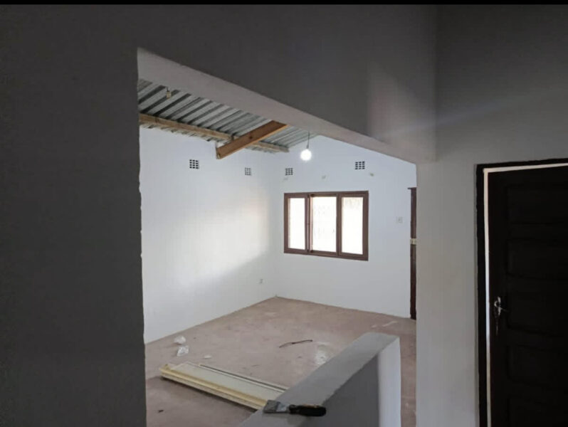 Arrenda-se Casa 🏠 Tipo 4 Bairro de Malhazine| Independente - Berma da Estrada 🛣️*