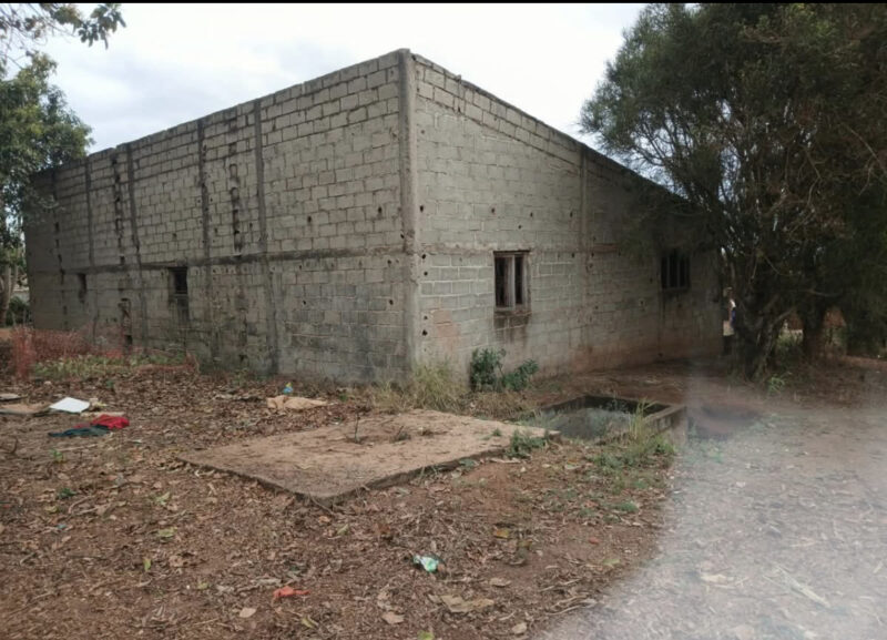 Vende-se está casa