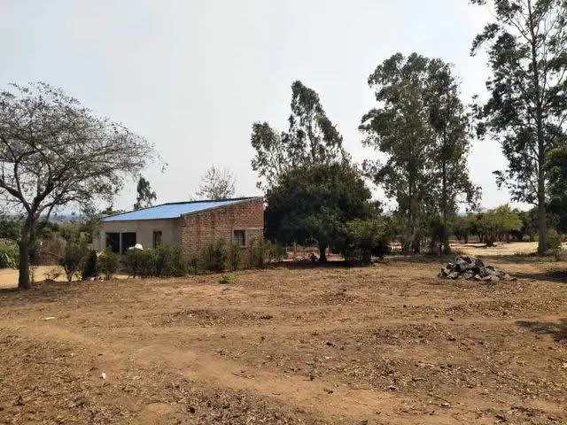 VENDE-SE TERRENO NU CRUZAMENTO DE TETÉ.