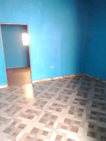 🏠 ALUGA-SE CASA T1 - 5.000 MT Beira