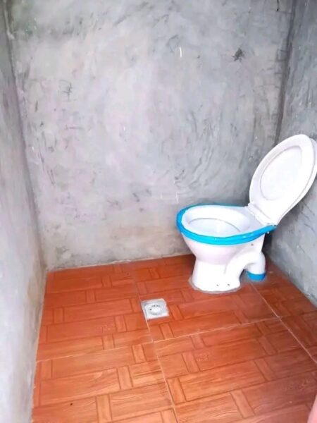 🏠 ALUGA-SE CASA T1 - 5.000 MT Beira