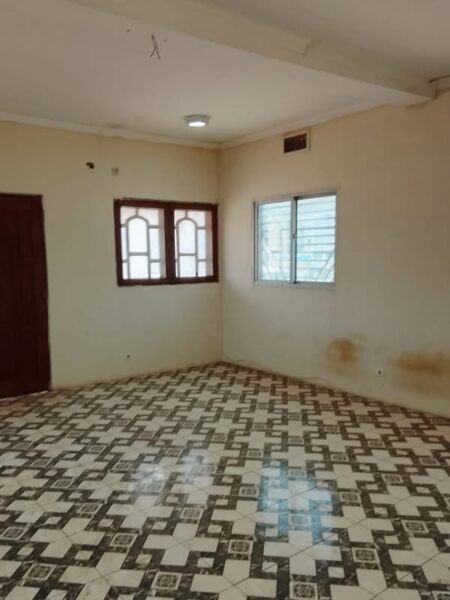 Arrenda-se esta flet, nampula cidade muhala expansão-a redores do 4caminho.