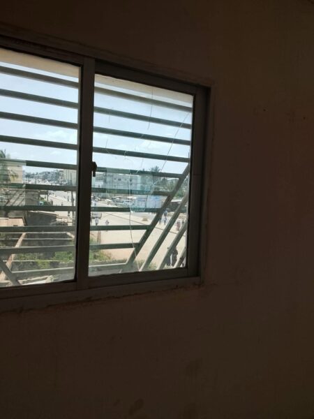 Arrenda-se esta flet, nampula cidade muhala expansão-a redores do 4caminho.