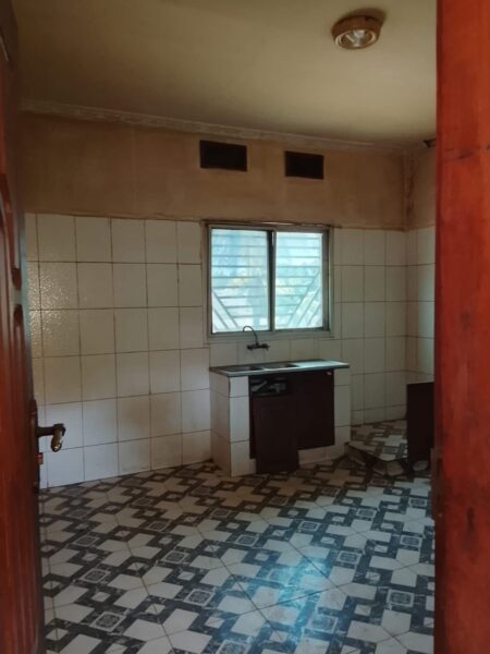 Arrenda-se esta flet, nampula cidade muhala expansão-a redores do 4caminho.