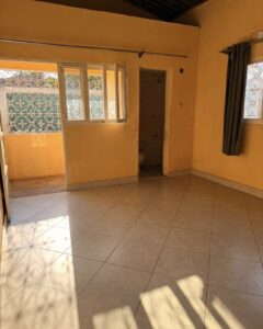 Arrenda-se casa Tipo1 Bairro de Laulane 2min da paragem padaria Av.Dom Alexandre