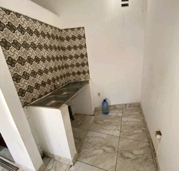 Arrenda-se Kitnet no bairro do Airoporto próximo a Mesquita*