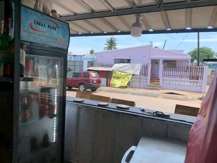 😍🍔 *ARRENDA-SE TAKE AWAY COMPLETO 8 mil mts – POLANA CANIÇO A* 🍟 localizado na Rua Carlos Cardoso, a apenas 10 minutos da esquina do Compone e Mercado Xiquelene