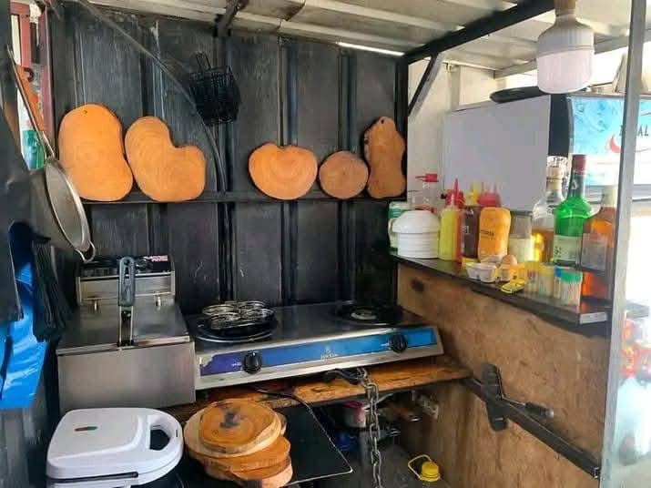 😍🍔 *ARRENDA-SE TAKE AWAY COMPLETO 8 mil mts – POLANA CANIÇO A* 🍟 localizado na Rua Carlos Cardoso, a apenas 10 minutos da esquina do Compone e Mercado Xiquelene