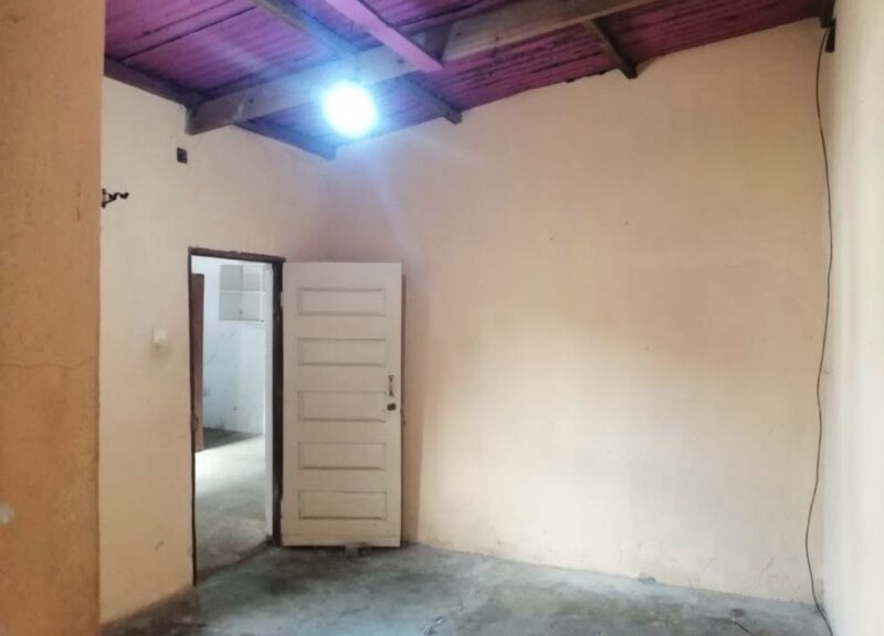 Arrenda-se Casa T2 no Bairro de Laulane Paragem fundane Quintal de Duas Casas