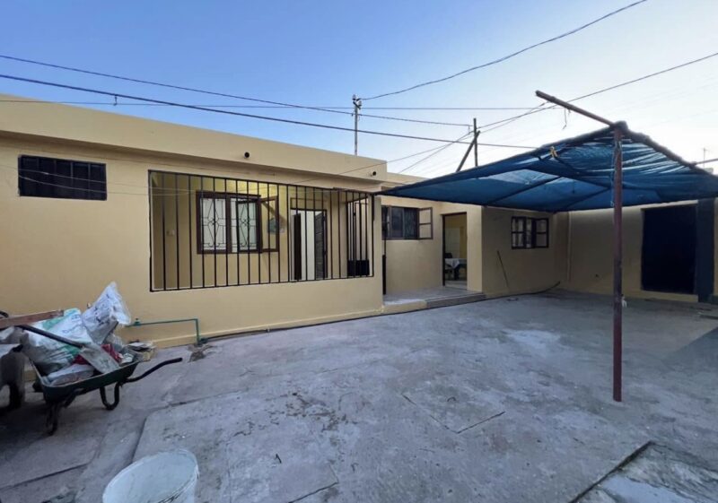 🏠🇲🇿Arrenda se Belíssima casa tipo 1 no bairro das Mahotas paragem EDM á 1 min da estrada