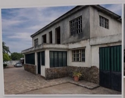 Vende-se imóvel T4 inacabado